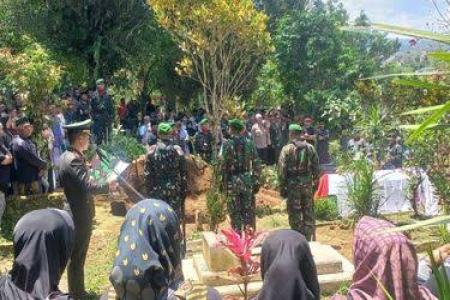 Pemakaman Militer Serda Rahman Setiawa