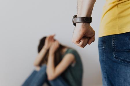 TOLAK DAMAI, ISTRI LAPORKAN SUAMI 