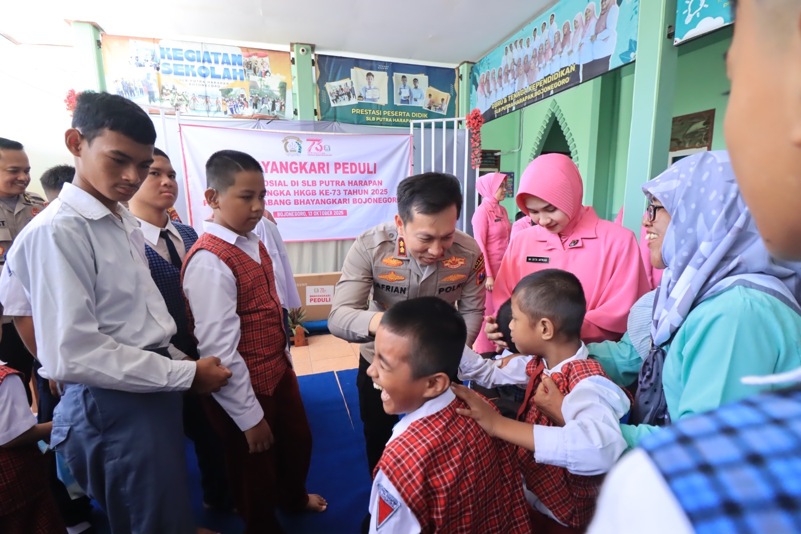 Sambut HKGB ke-73, Bhayangkari Bojonegoro Gelar Bakti Sosial di SLB Putra Harapan