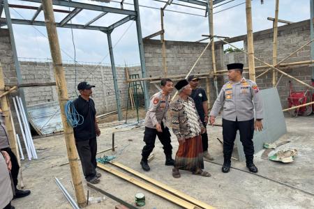 Polri Peduli  Polres Kediri Salurkan Bantuan untuk Pembangunan Masjid