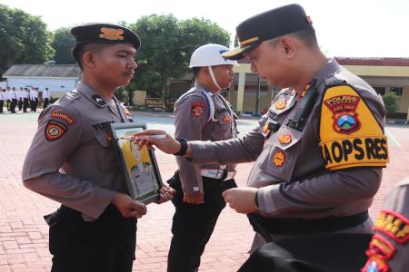 Upacara PTDH di Polres Sumenep Kapolre